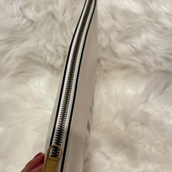 *SOLD* on ♏️erc - GUCCI Wristlet - Picture 8 of 16